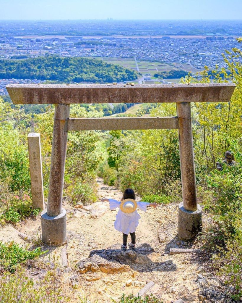 Visit Japan: Gateway to modernity.
This Torii Gate stands proudly atop Mt. Gongen in Gifu Pr… Gateway to modernity.
This Torii Gate stands proudly atop Mt. Gongen in Gifu Pr...