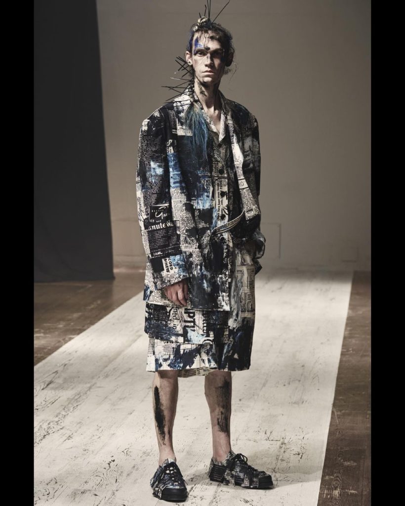 Watch and discover the Yohji Yamamoto POUR HOMME Spring/Summer 2022 collection  ...