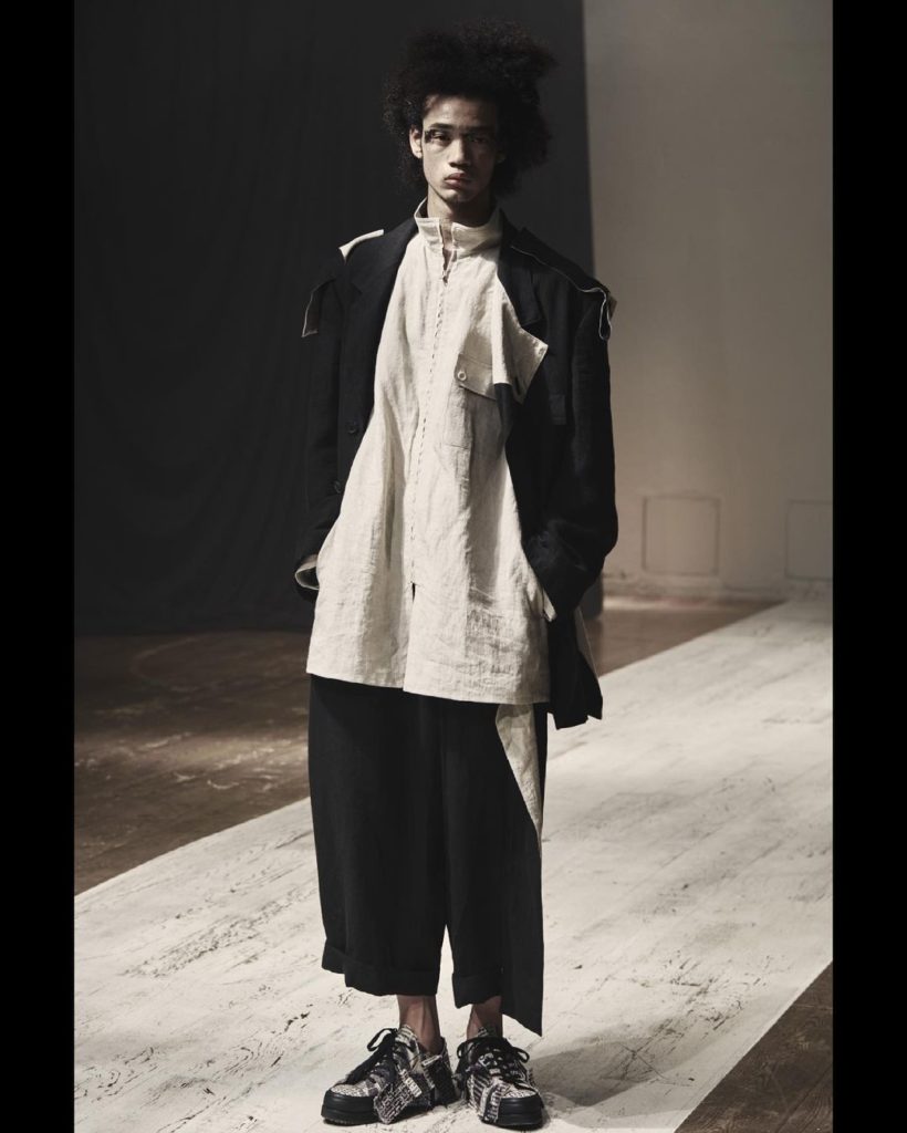 Watch and discover the Yohji Yamamoto POUR HOMME Spring/Summer 2022 collection  ...