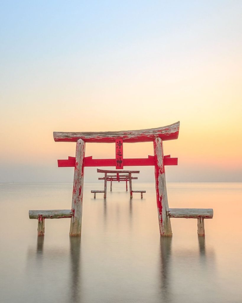 Visit Japan: A floating Torii Gate tunnel
The sky from this early morning shot looks like an … A floating Torii Gate tunnel
The sky from this early morning shot looks like an ...