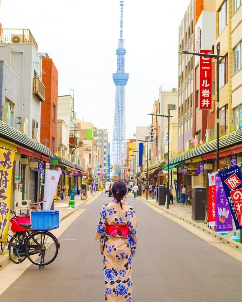 The colorful streets of Tokyo 
: @richann14
-----⁣⠀
Tokyo, #Japan
.⁣⠀
.⁣⠀
.⁣⠀
.⁣...