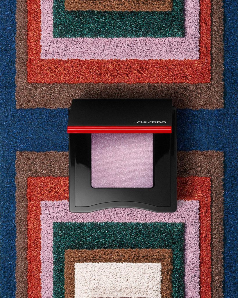 Let these shimmery shades do all the talking. For graphic color with the perfect...