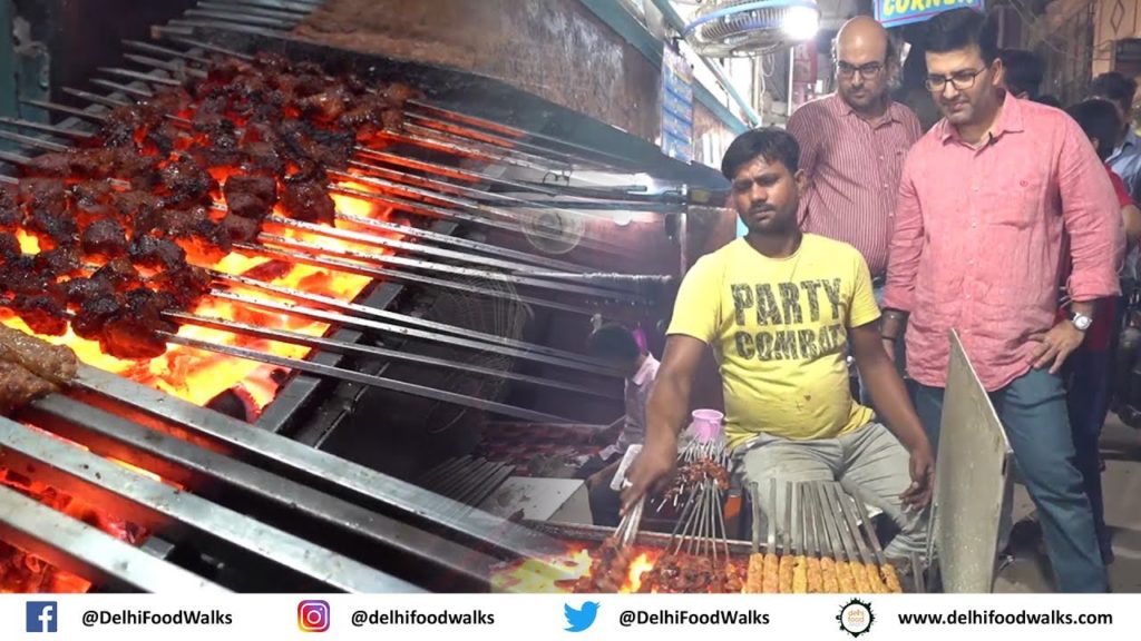 Batla House/Zakir Nagar Food Walk | RAMZAN Special - Nahari + Butter Chicken Tikka + Daleem Biryani