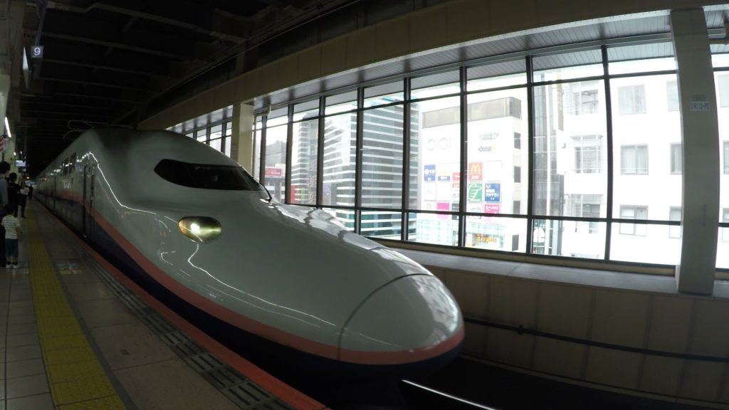 今年秋引退の新幹線車両E4系 （ラストランラッピング） 大宮駅発車