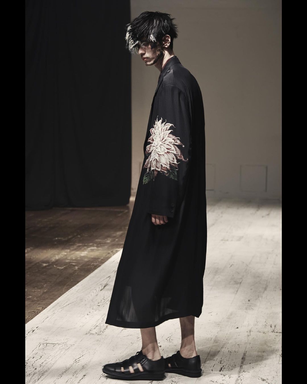 Yohji Yamamoto: Watch and discover the Yohji Yamamoto POUR HOMME Spring ...