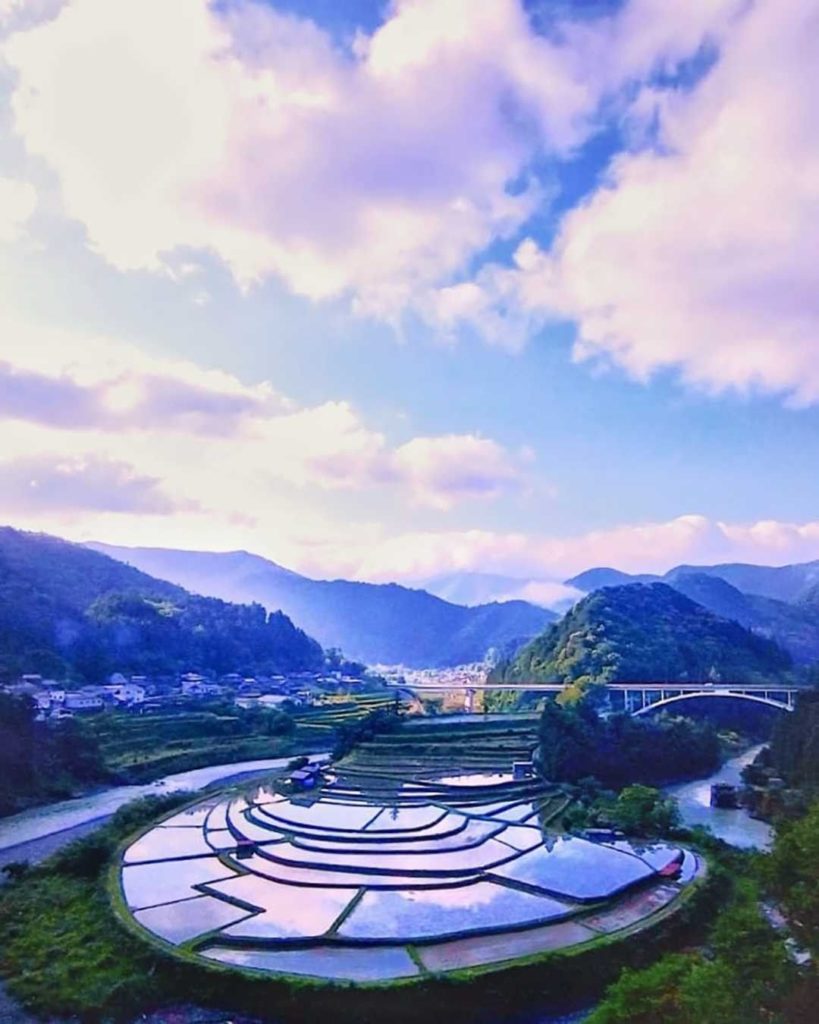 Reflecting a magnificent sky 
There are few finer views than those at Aragi-jima...