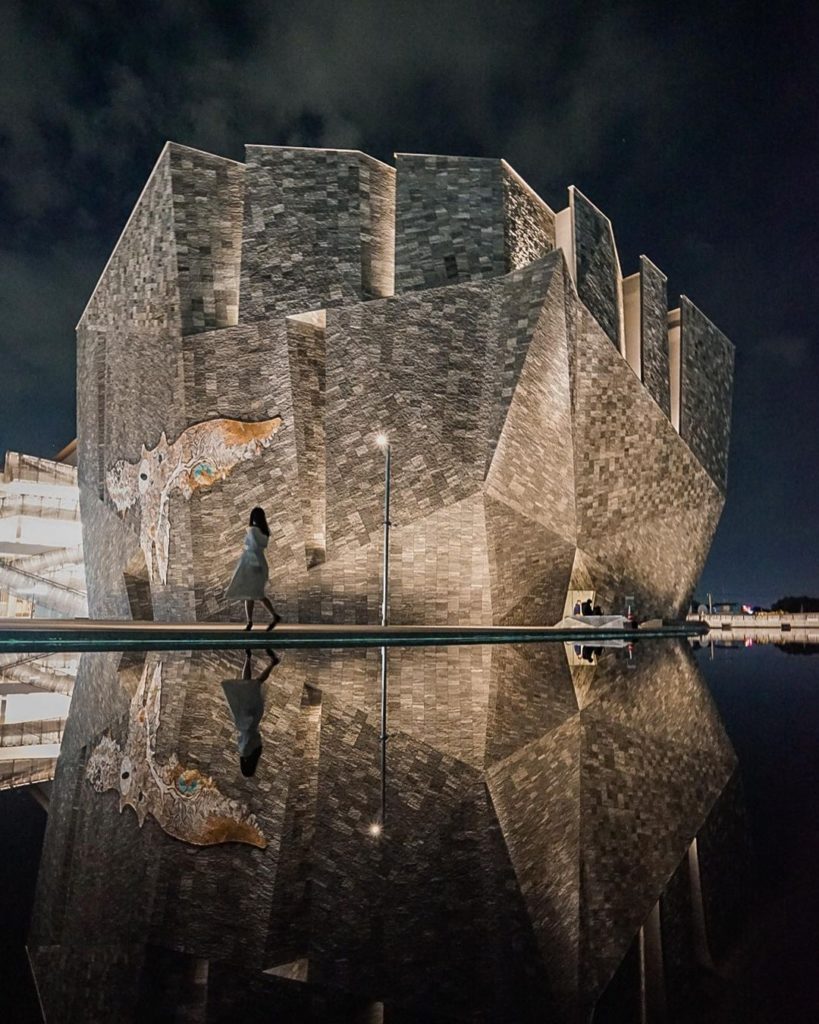 Visit Japan: No surprises this masterfully crafted fusion of museum, art gallery, cafe and li… No surprises this masterfully crafted fusion of museum, art gallery, cafe and li...