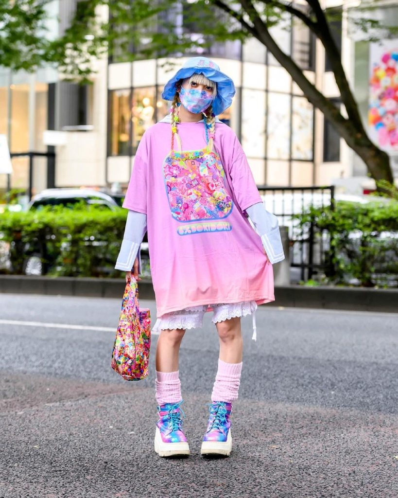 Tokyo Fashion: Japanese designer Emiry (@emiryyyy) on the street in Harajuku wearing an overs… Japanese designer Emiry (@emiry__yyy) on the street in Harajuku wearing an overs...