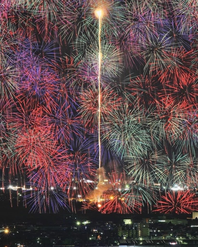 Soaring into the sky 
While the Nagaoka Fireworks Festival in Niigata Prefecture...