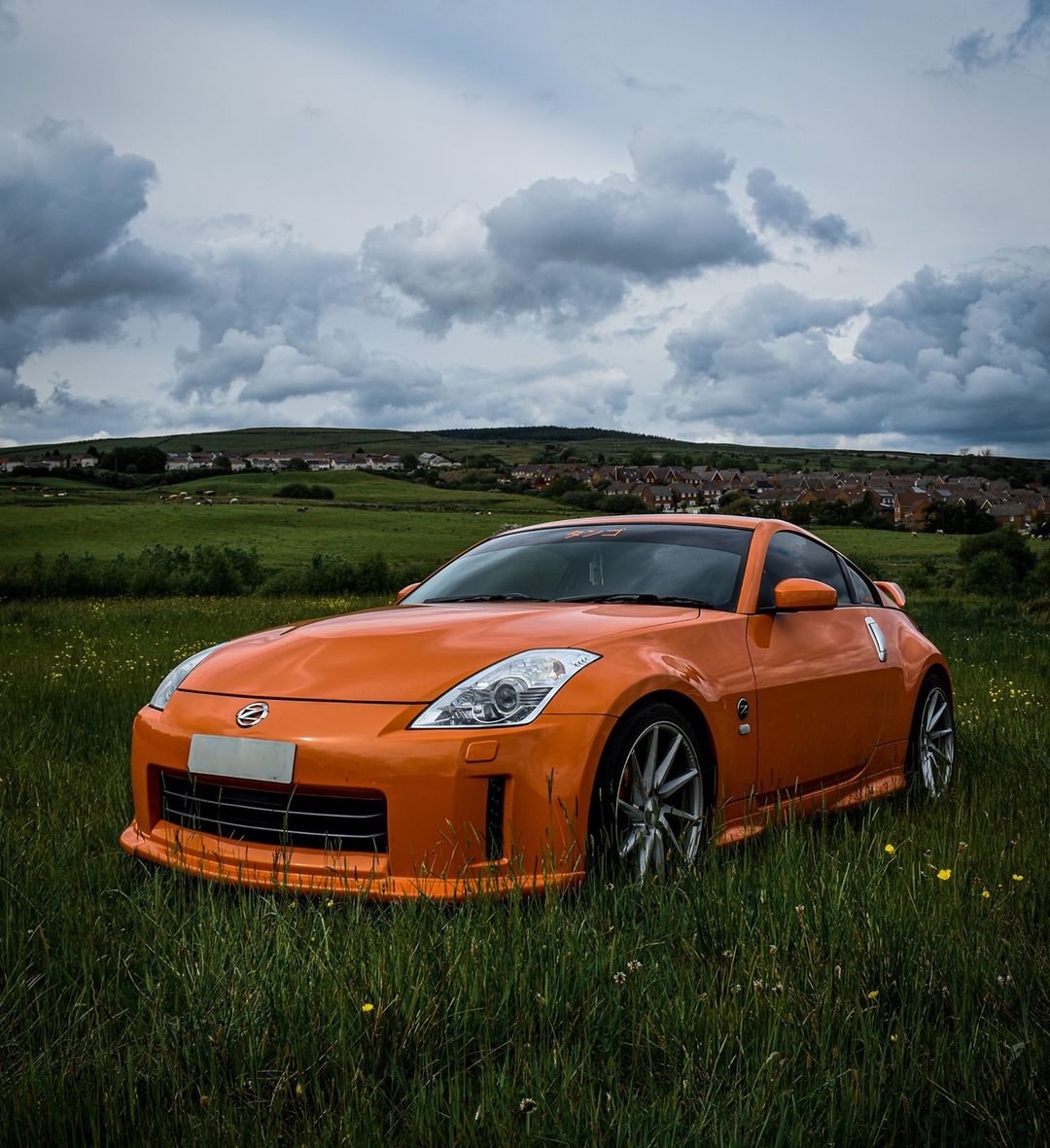 Девушка и Ниссан 350z
