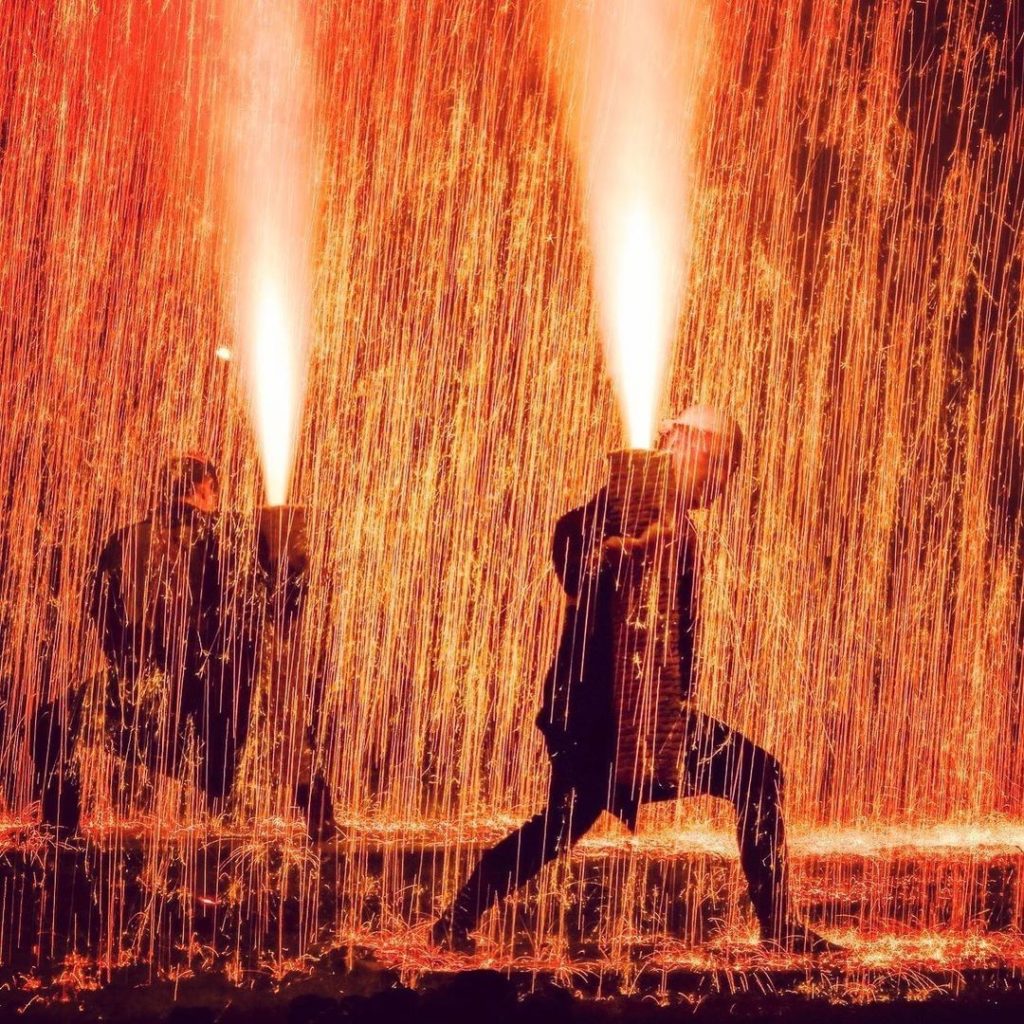 Visit Japan: Could you do this job?
What an amazing spectacle! These people in the photo are… Could you do this job?
What an amazing spectacle! These people in the photo are...