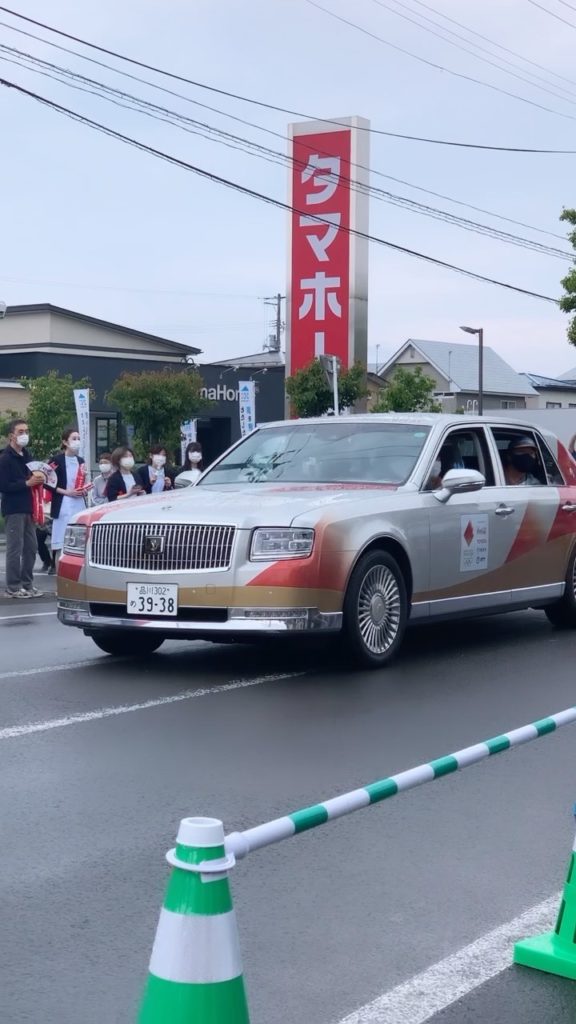 Liked our #OlympicTorchRelay convoy car? Here’s another one!
Toyota #Century on ...