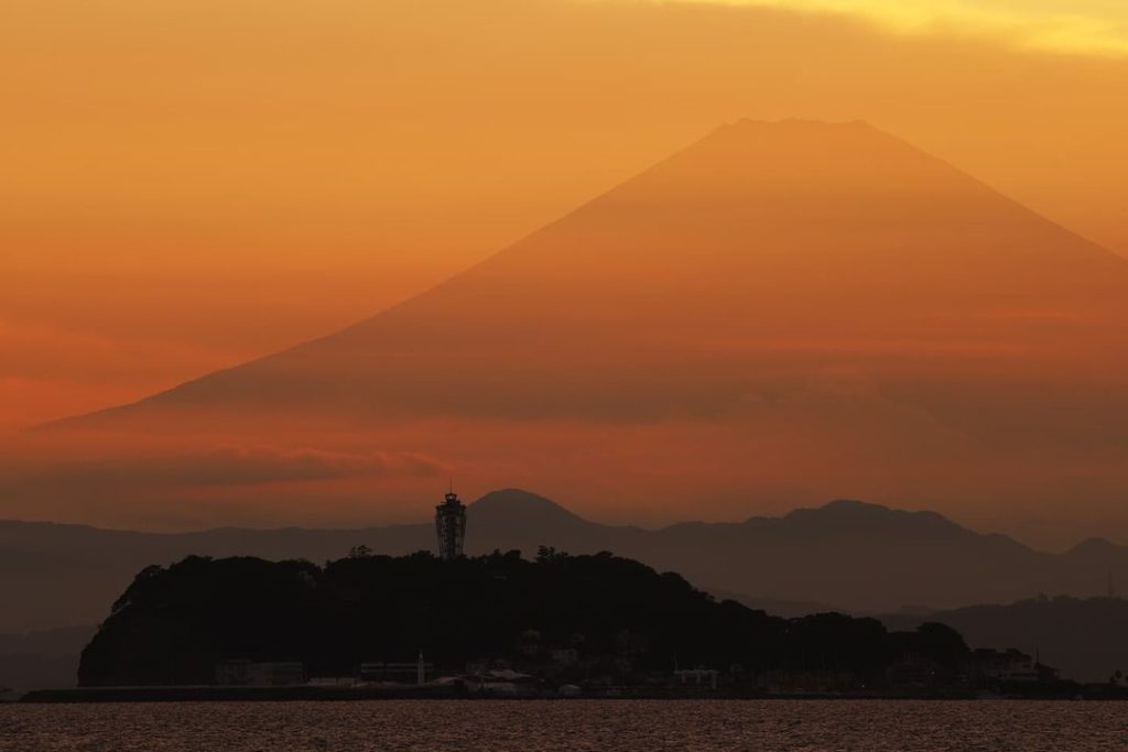 Konnichiwa, Fuji-san! 

#Tokyo2020 #UnitedByEmotion...