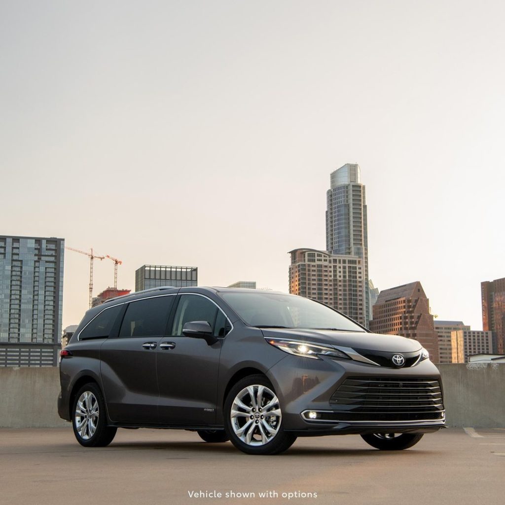 Follow your ambitions with Sienna's class-leading EPA-estimated 36 combined mpg....