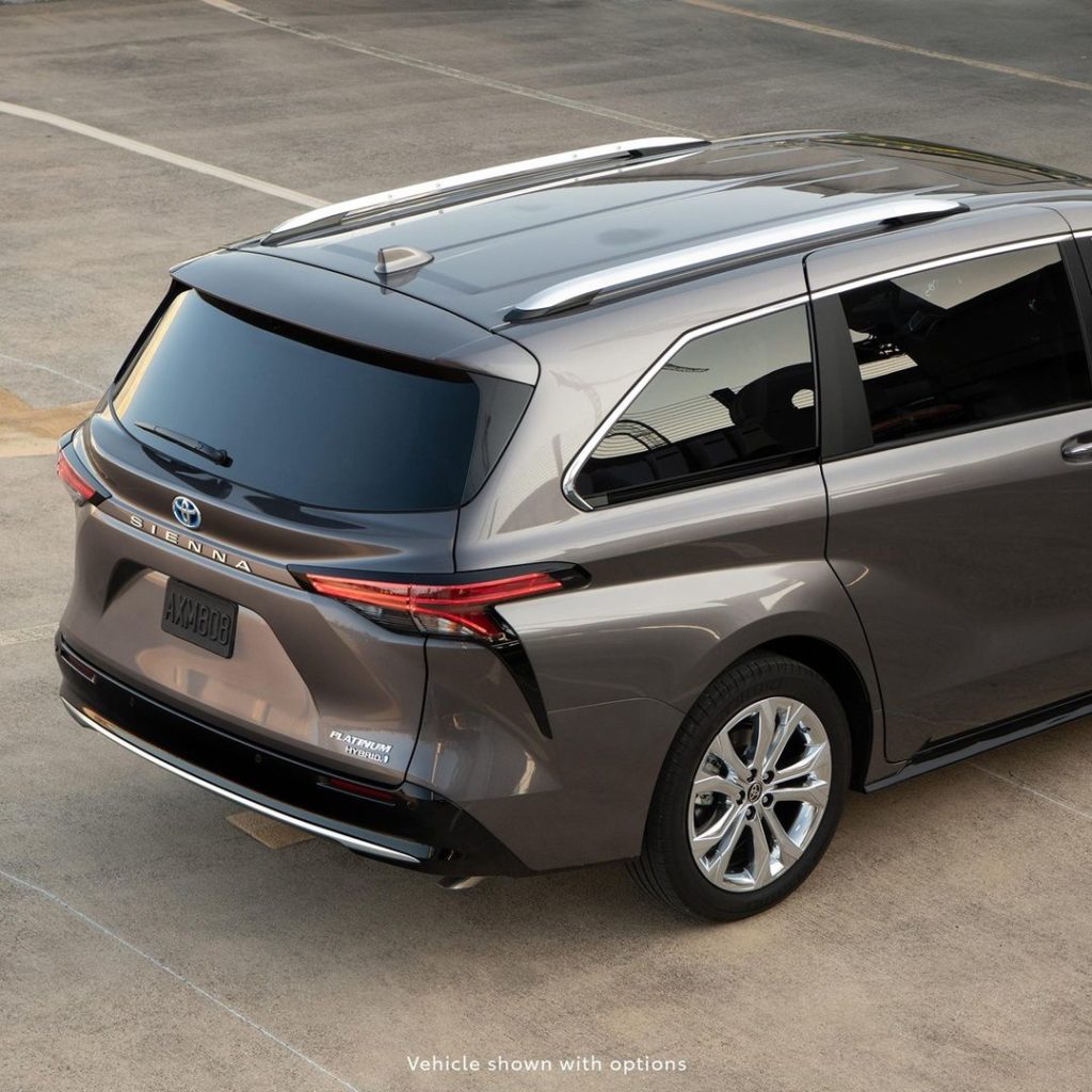 Smart, personalized, connected. #Sienna #Hybrid #LetsGoPlaces...