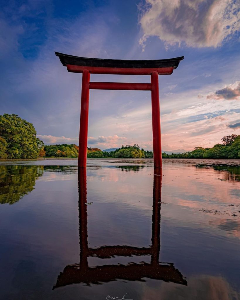 Visit Japan: Who wants to know where you can see this magnificent reflection?
Komo Shrine in… Who wants to know where you can see this magnificent reflection?
Komo Shrine in...