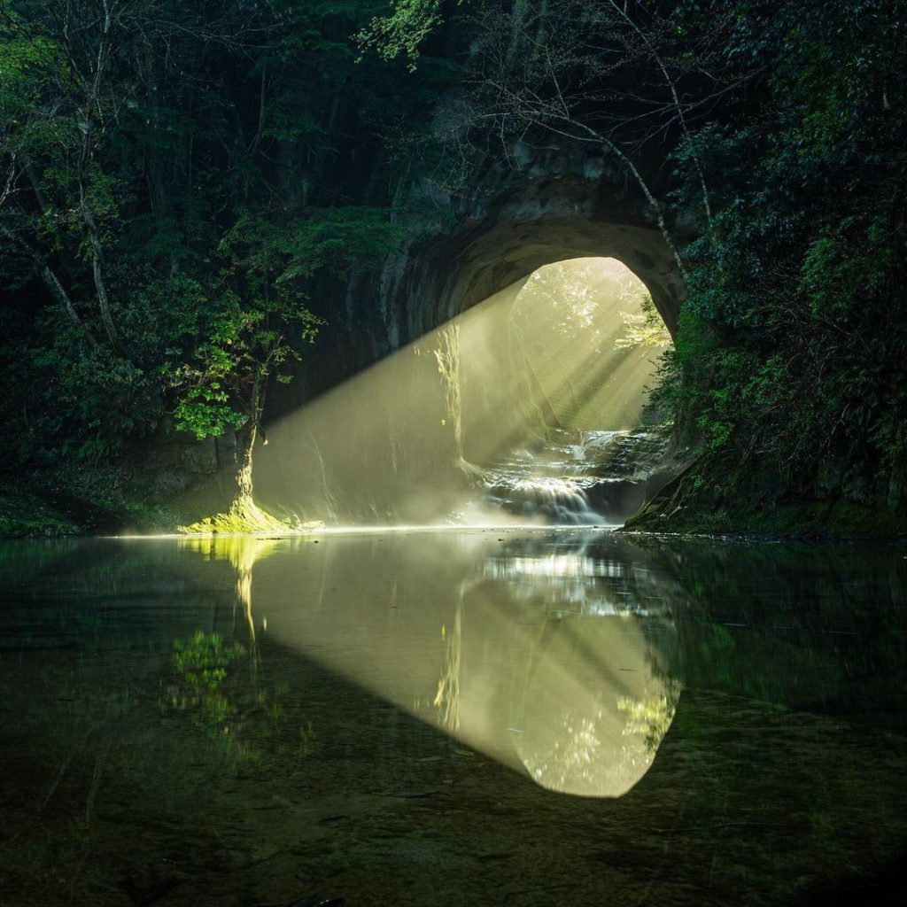 Visit Japan: Where does your heart lie?
The magic atmosphere inside Kameiwa Cave, Chiba Prefe… Where does your heart lie?
The magic atmosphere inside Kameiwa Cave, Chiba Prefe...