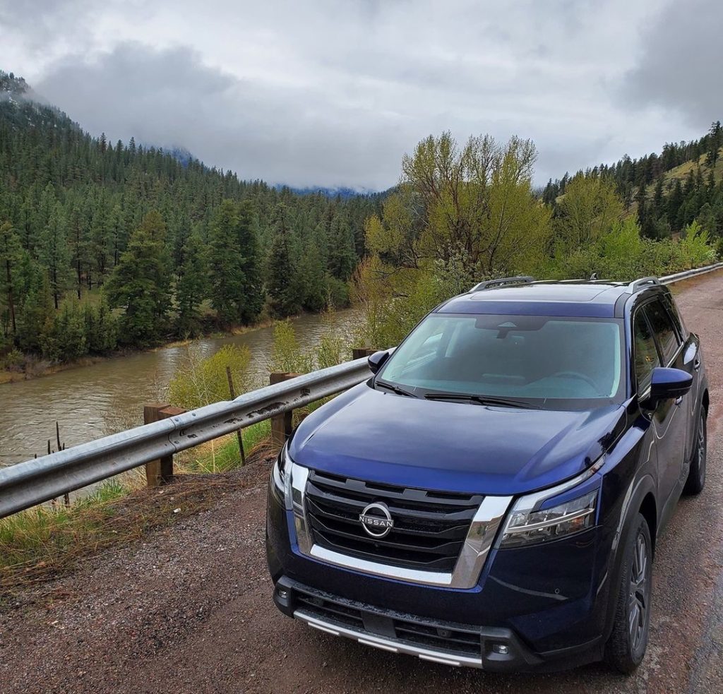 Take in next-level views in your #NissanPathfinder #Nissan
: @rondaracha​...
