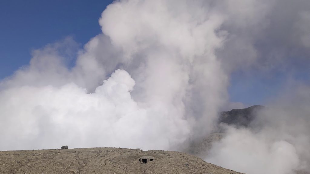 Aso-Kuju National Park, Kumamoto (熊本県阿蘇くじゅう国立公園) - Mt. Aso Nakadake Crater (阿蘇中岳火口) 2020 Dec. 20