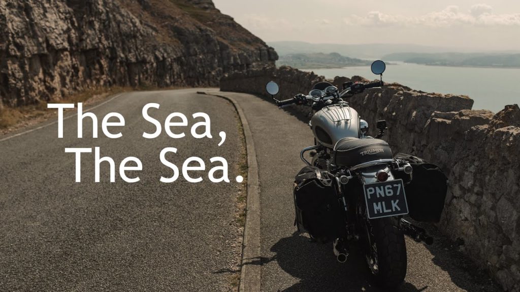 A Triumph Bonneville T120 by the sea.
