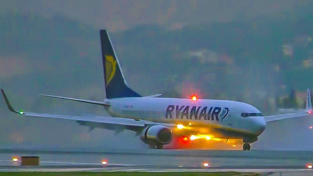 10 Landings on a Wet Runway at Barcelona Airport 10 Landings on a Wet Runway at Barcelona Airport