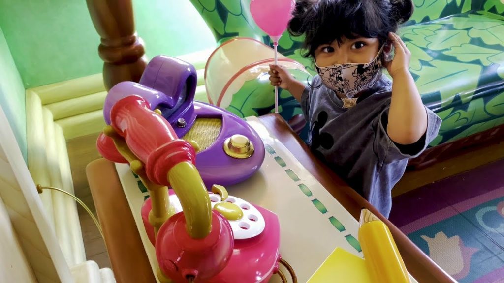 Tokyo Disneyland 12/04/21 Part 03 - Only for Disney Lovers