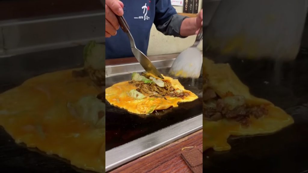 Teppanyaki Egg Wrapped Noodles || Japanese Street Food