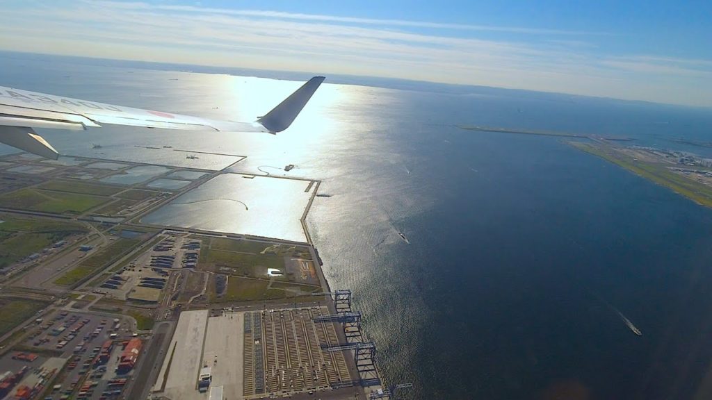 Flying Over Japan – Airplane flying and landing (JAL) – 4K Flying Over Japan - Airplane flying and landing (JAL) - 4K