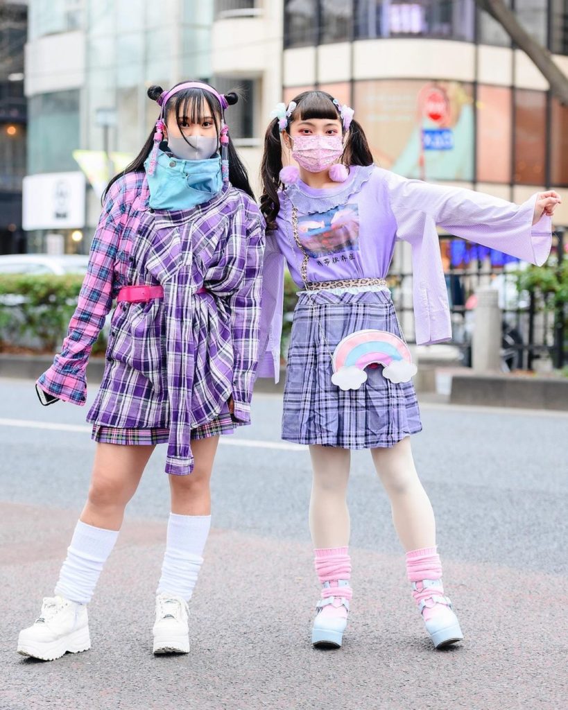 Tokyo Fashion: Japanese high school students Moma (@momababy_) and Saranrappu (@07sarasara16)… Japanese high school students Moma (@momababy___) and Saranrappu (@07sarasara16)...