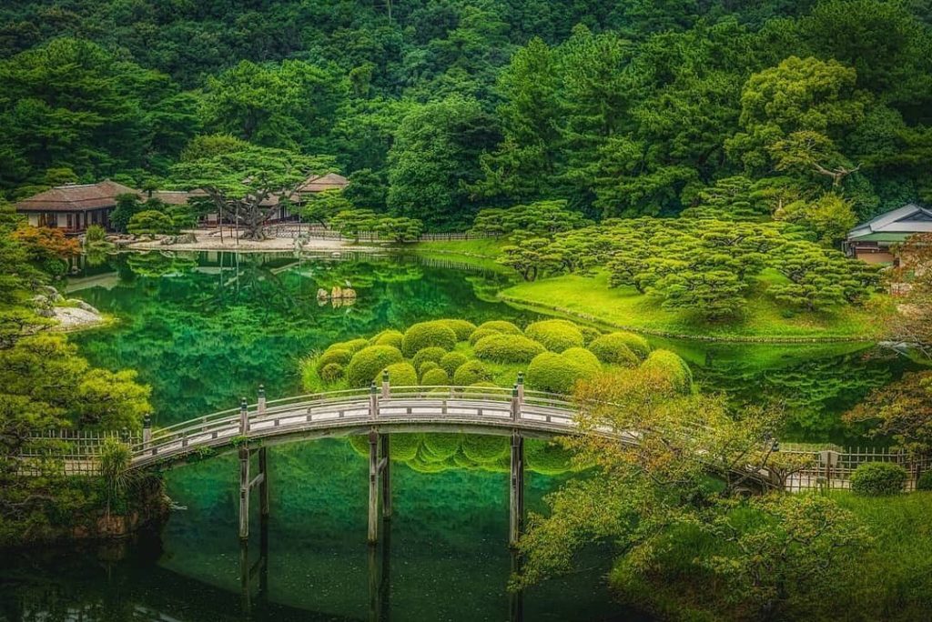 Visit Japan: Kagawa’s Ritsurin Park is as lush as it is vast. Featuring 6 ponds and 13 artifi… Kagawa’s Ritsurin Park is as lush as it is vast. Featuring 6 ponds and 13 artifi...