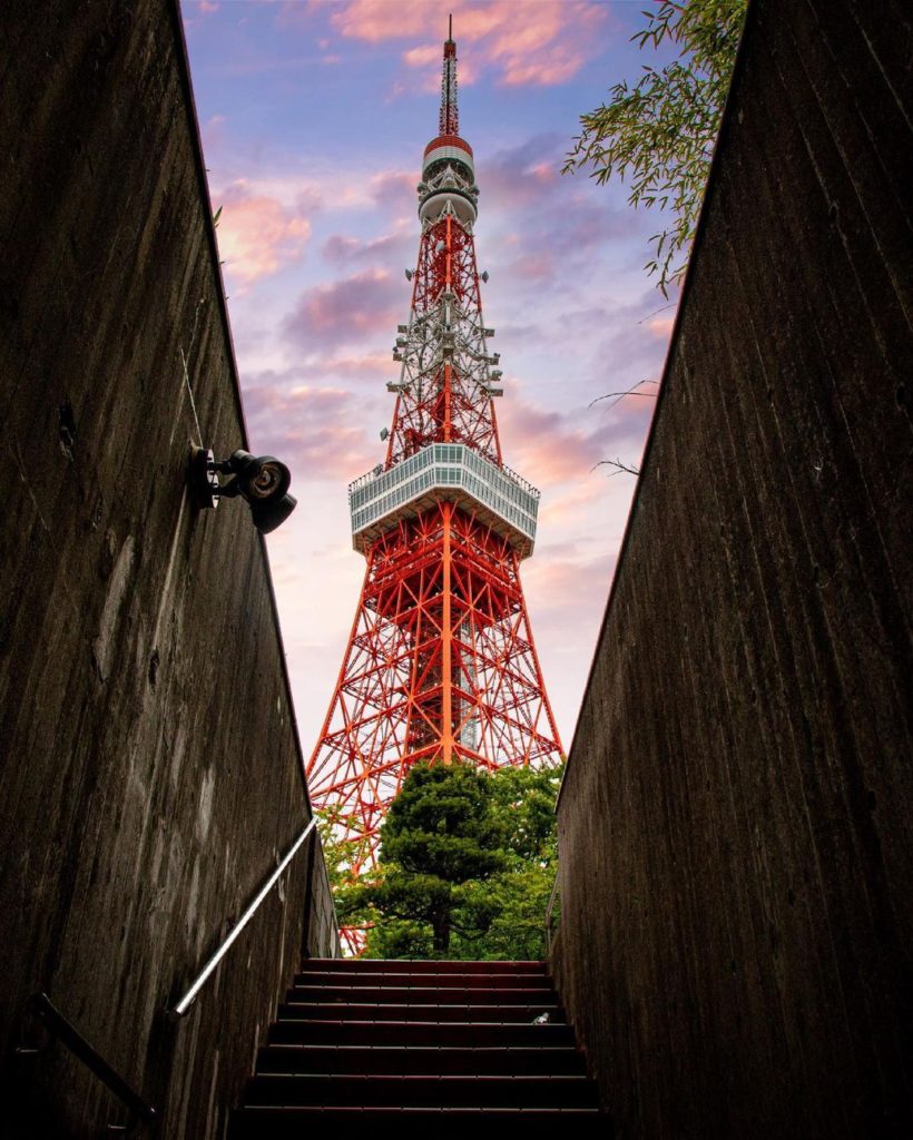 Japan Airline: .
When you climb the stairs, Tokyo Tower appears through the gap.
A pleasant enc… .
When you climb the stairs, Tokyo Tower appears through the gap.
A pleasant enc...