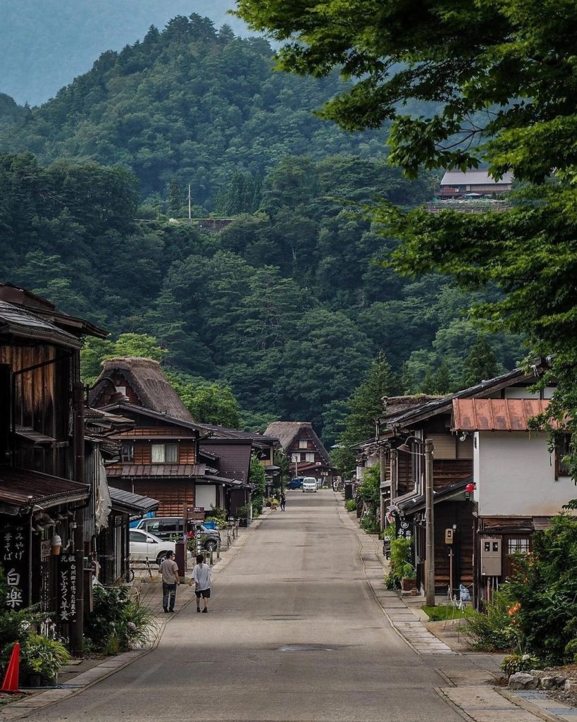 Shirakawago from different vantage points   
: @tomokotoamu
---- 
#Shirakawago, ...