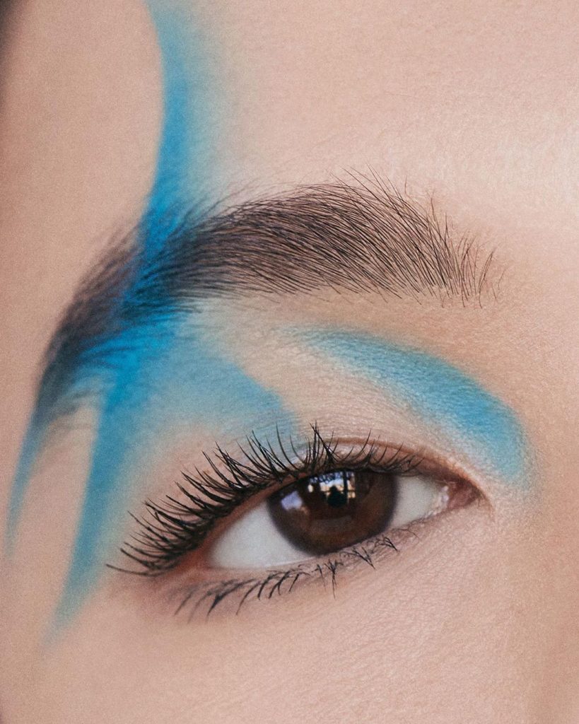 Color outside the lines with an asymmetric eye look. Our SHISEIDO muse wears Kaj...