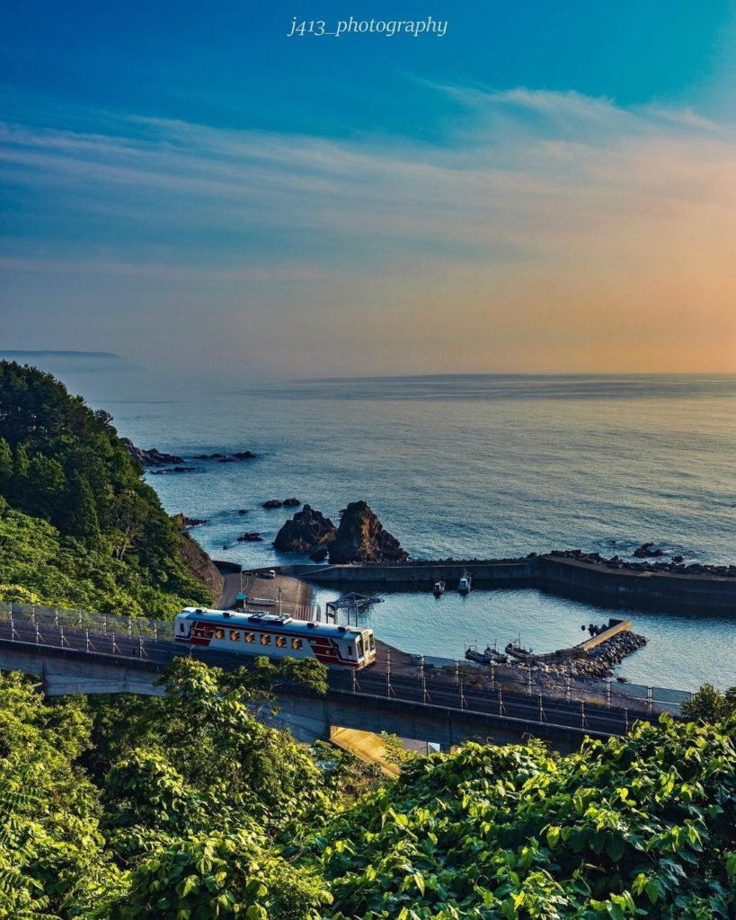 What is the most stunning scenery you have ever seen while on a train?
Passenger...