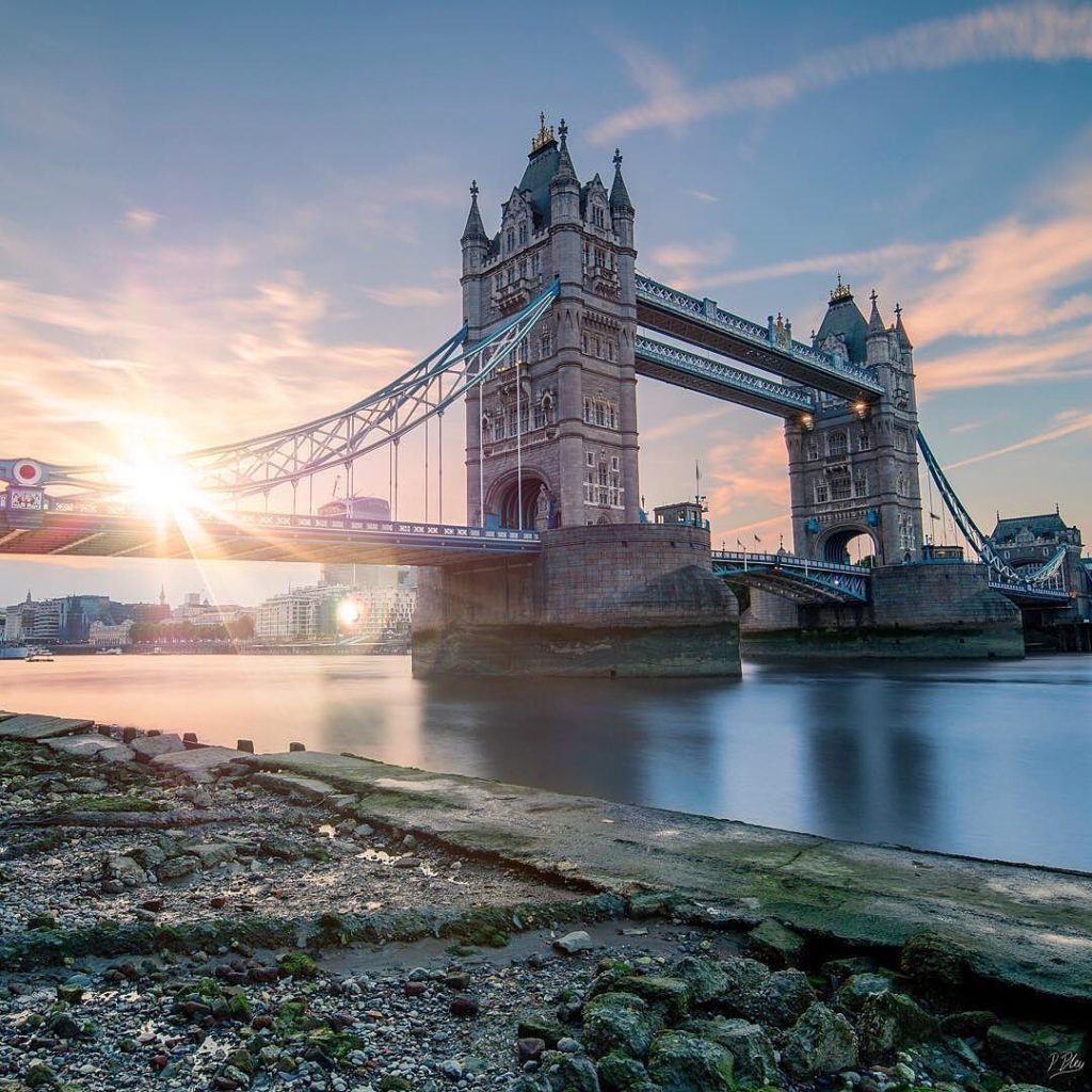 Japan Airline: .
The beautiful form of the Tower Bridge spanning the River Thames.
Its solemn a… .
The beautiful form of the Tower Bridge spanning the River Thames.
Its solemn a...