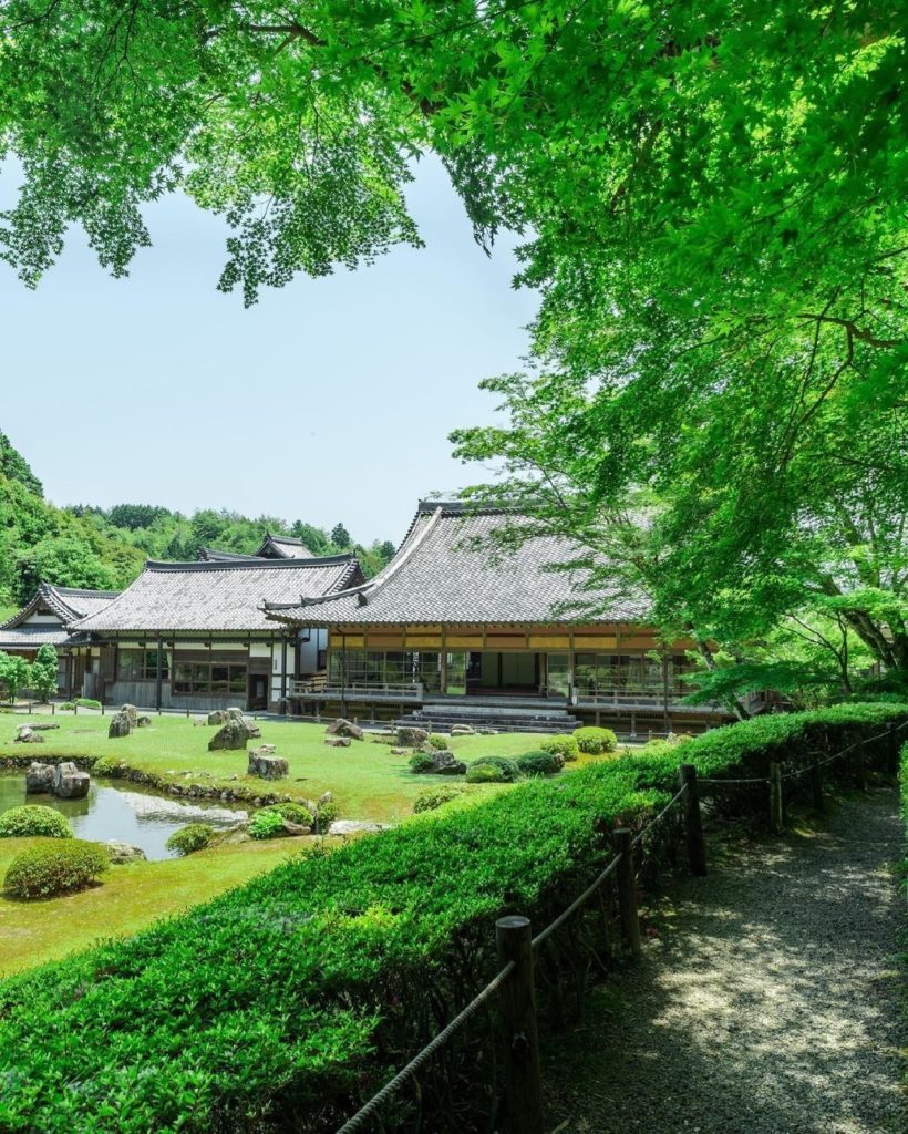 Who else could spend all day relaxing in this tranquility?
If you are looking fo...