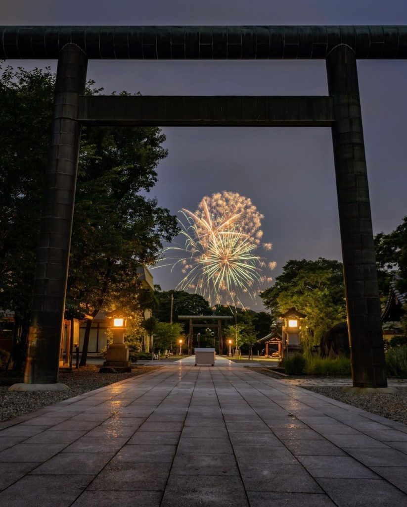 Visit Japan: Have you ever seen such an extraordinary framing for fireworks?
The unique setti… Have you ever seen such an extraordinary framing for fireworks?
The unique setti...