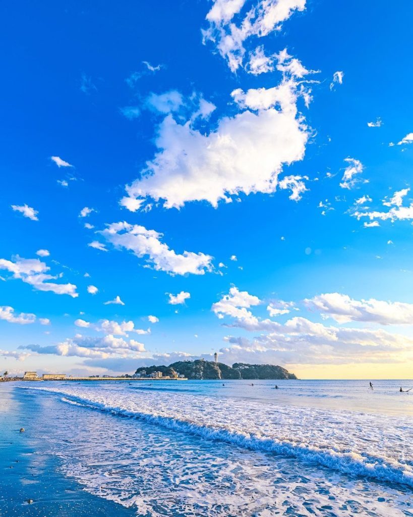 .
Seascape overlooking Enoshima Island
As your eyes wonder from the shoreline up...