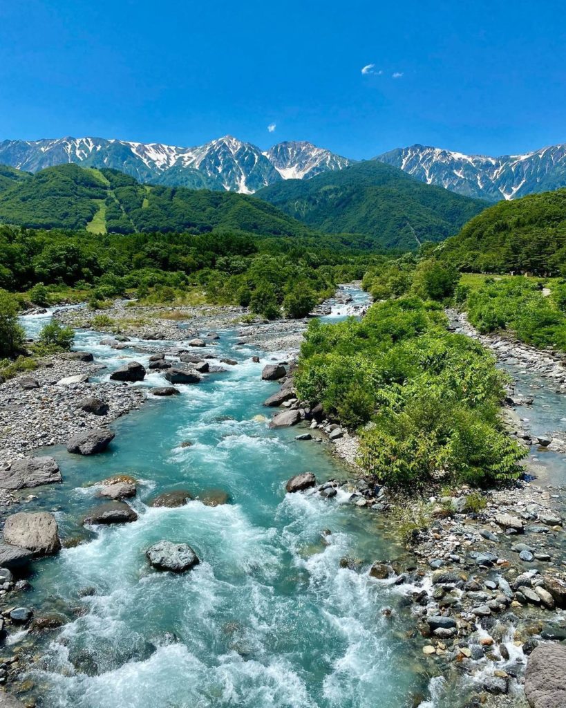 Is there anything prettier than summer at Hakuba Valley? While winter brings tra...