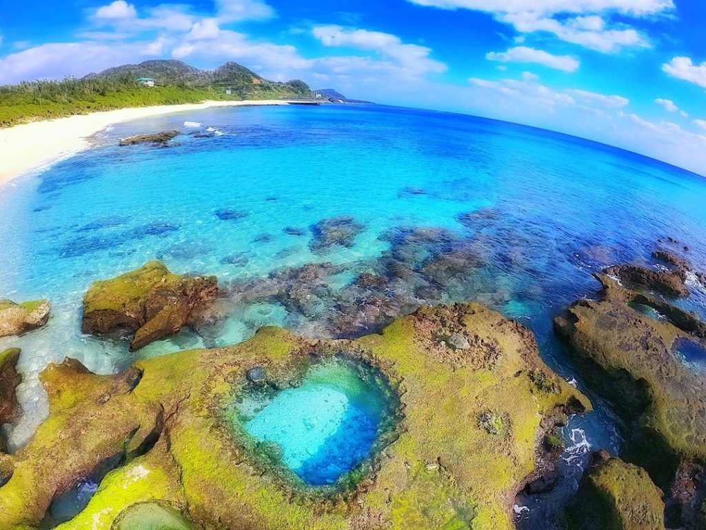 .
Clear and beautiful sea and sky.
Heart Rock is a heart-shaped tide pool that a...