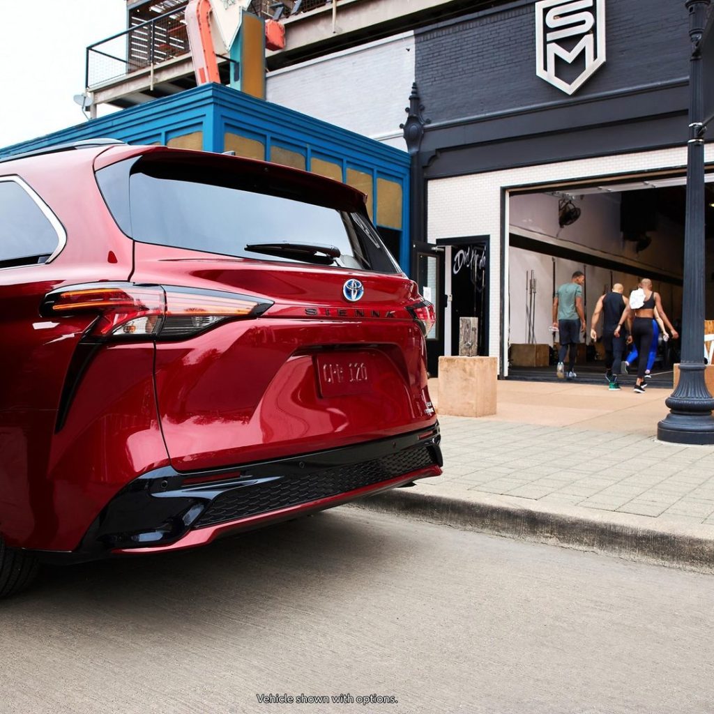 Ready to go the distance. #Sienna #Hybrid #LetsGoPlaces...