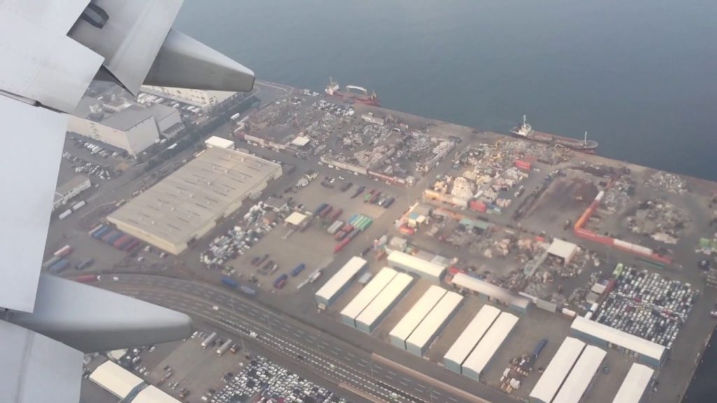 New 737-800 JAL Engines roar Naha to Fukuoka stopping on a dime