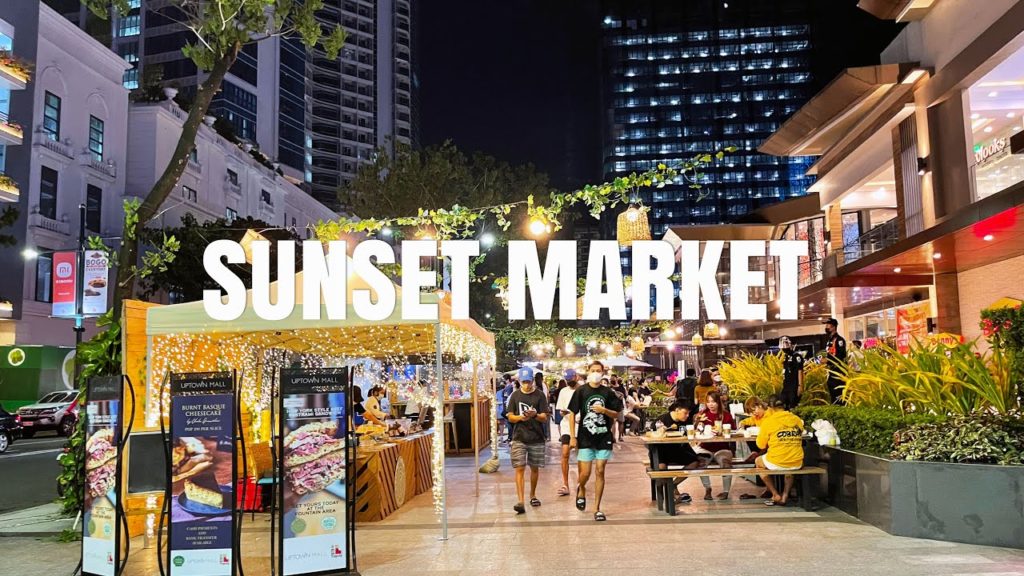 [4K] Walk and Eat at Sunset Market Uptown Parade BGC | Corn dogs, lugaw and many good food!