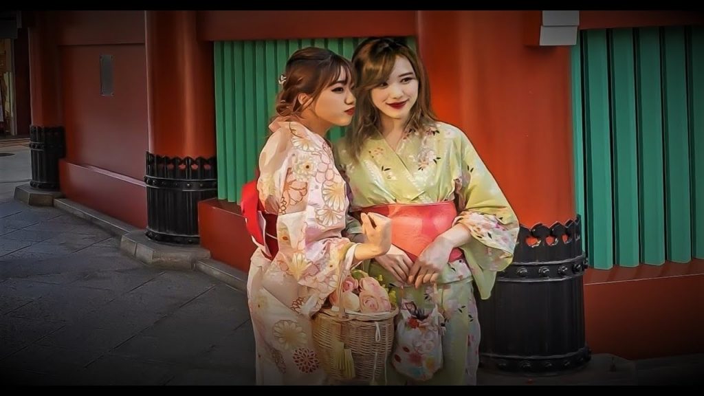 Tokyo's Heaven where  Girls wear kimono and Eat Delicious Food