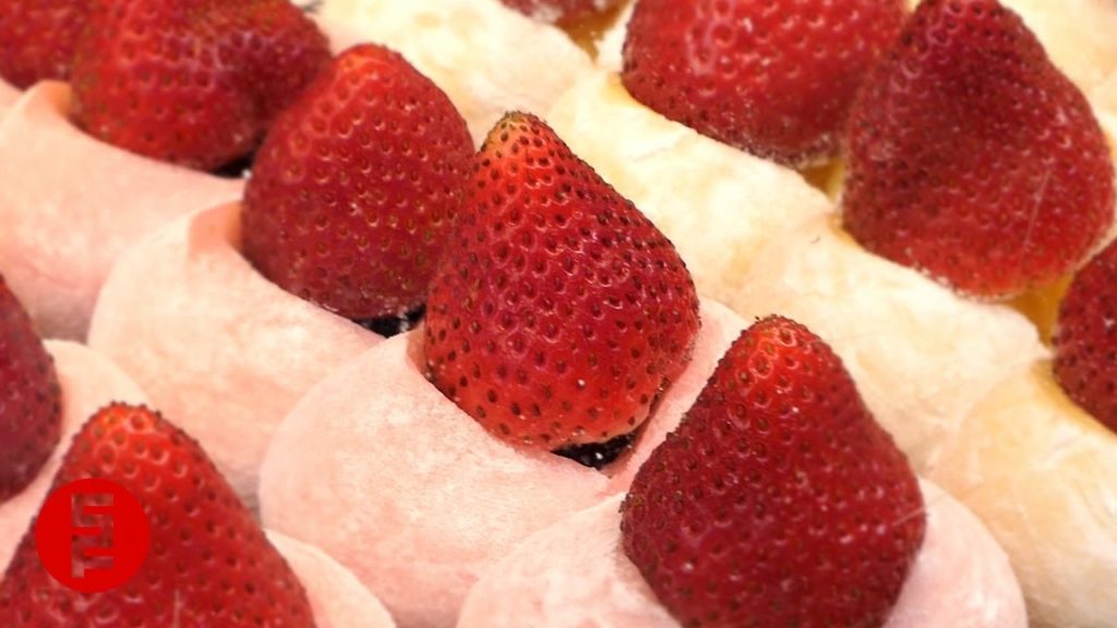 딸기 모찌 - 일본 길거리음식 / Strawberry MOCHI - Japanese street food