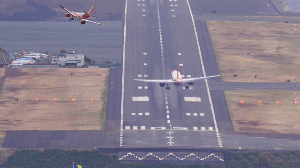 EasyJet A320 VS Thomson 737 Landing Challenge