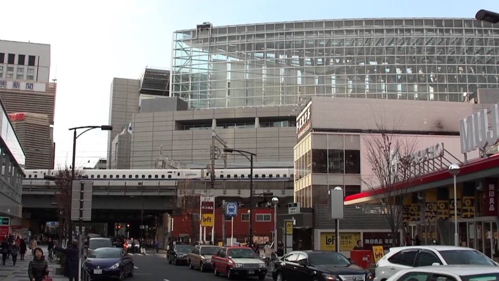 Shinkansen in Central Tokyo (Chiyoda)