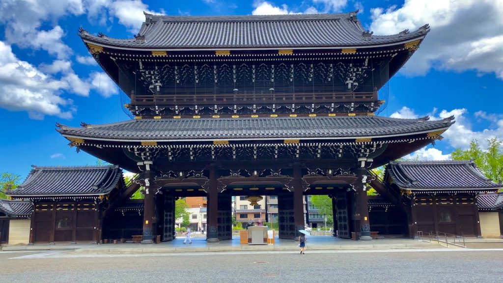 【4K HDR】Walk in Downtown Kyoto, Japan | Kyoto Station to Higashi Hongan Temple (東本願寺) 【4K HDR】Walk in Downtown Kyoto, Japan | Kyoto Station to Higashi Hongan Temple (東本願寺)