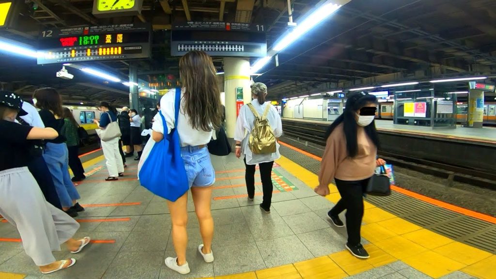 シルバーウイークの夜の新宿駅構内を散歩! シルバーウイークの夜の新宿駅構内を散歩!