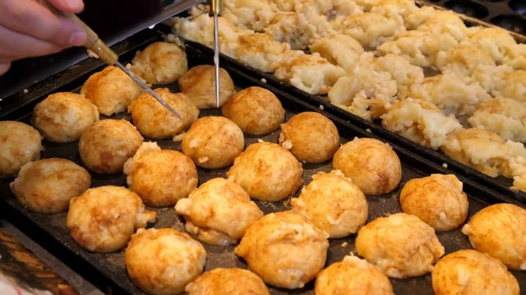 うどん屋なのにナゼか爆発的な勢いでたこ焼きが売れまくる秘密丨Street Food in Japan: Takoyaki